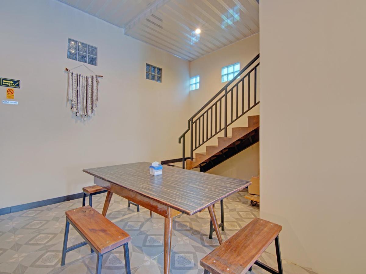Oyo 3606 Cendrawasih Resident Hotel Padang  Buitenkant foto