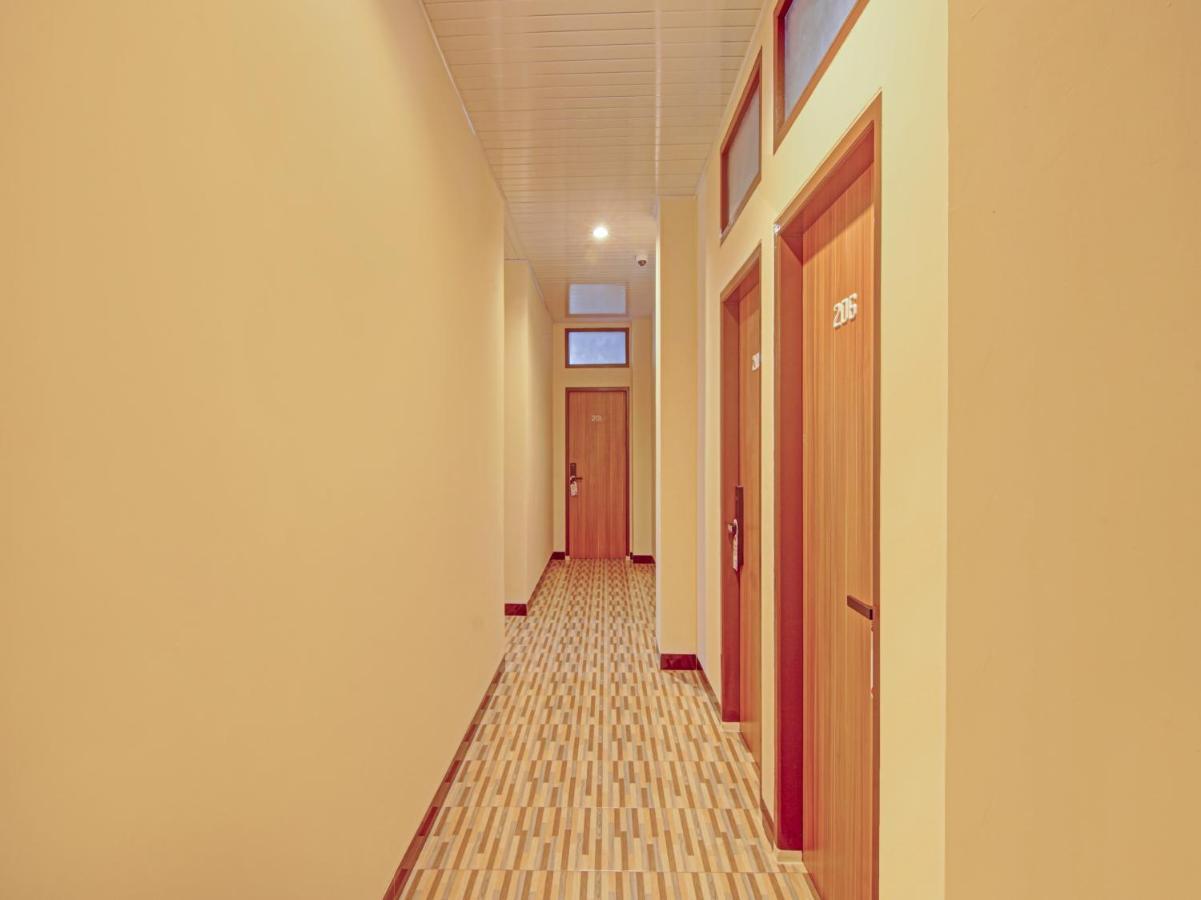 Oyo 3606 Cendrawasih Resident Hotel Padang  Buitenkant foto