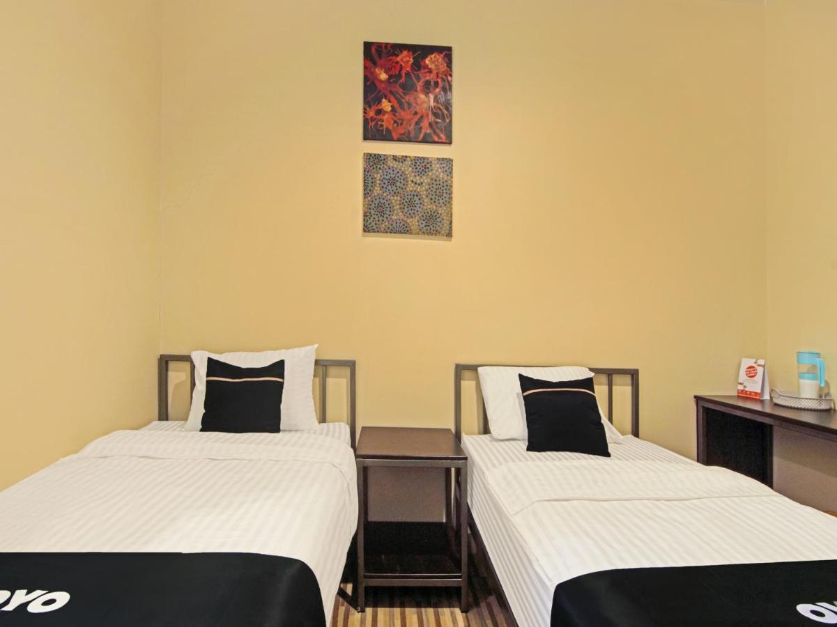 Oyo 3606 Cendrawasih Resident Hotel Padang  Buitenkant foto