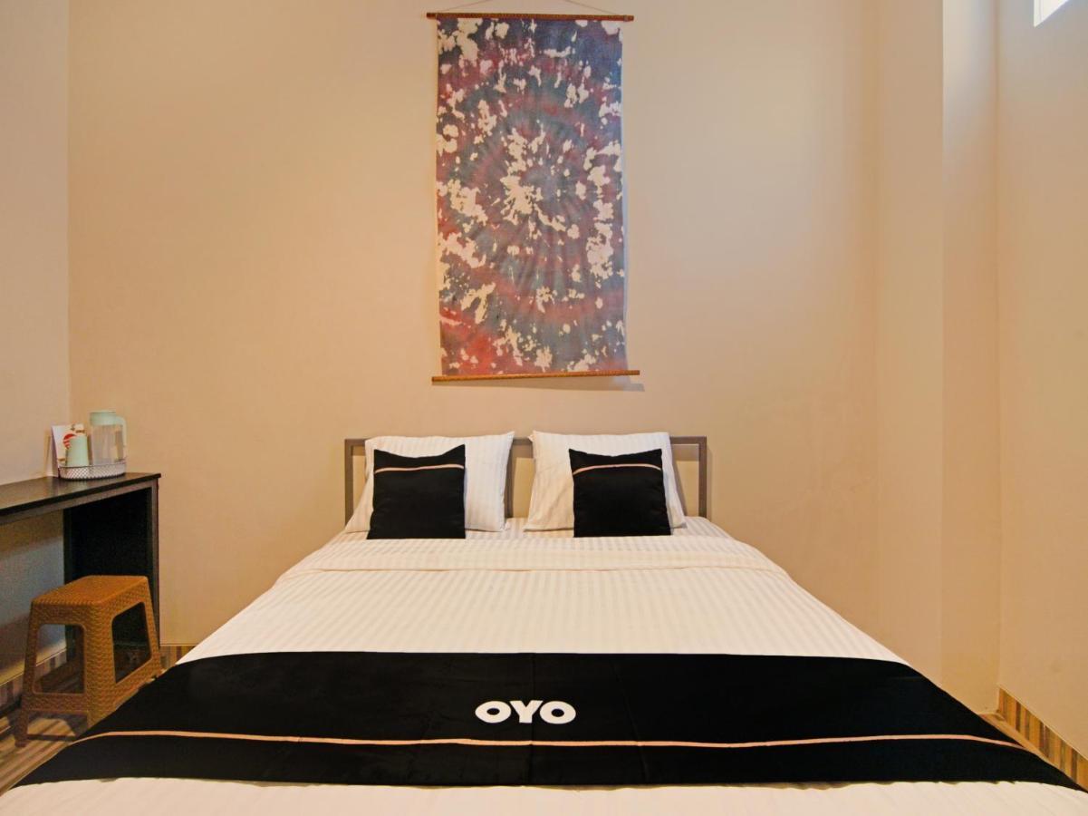Oyo 3606 Cendrawasih Resident Hotel Padang  Buitenkant foto