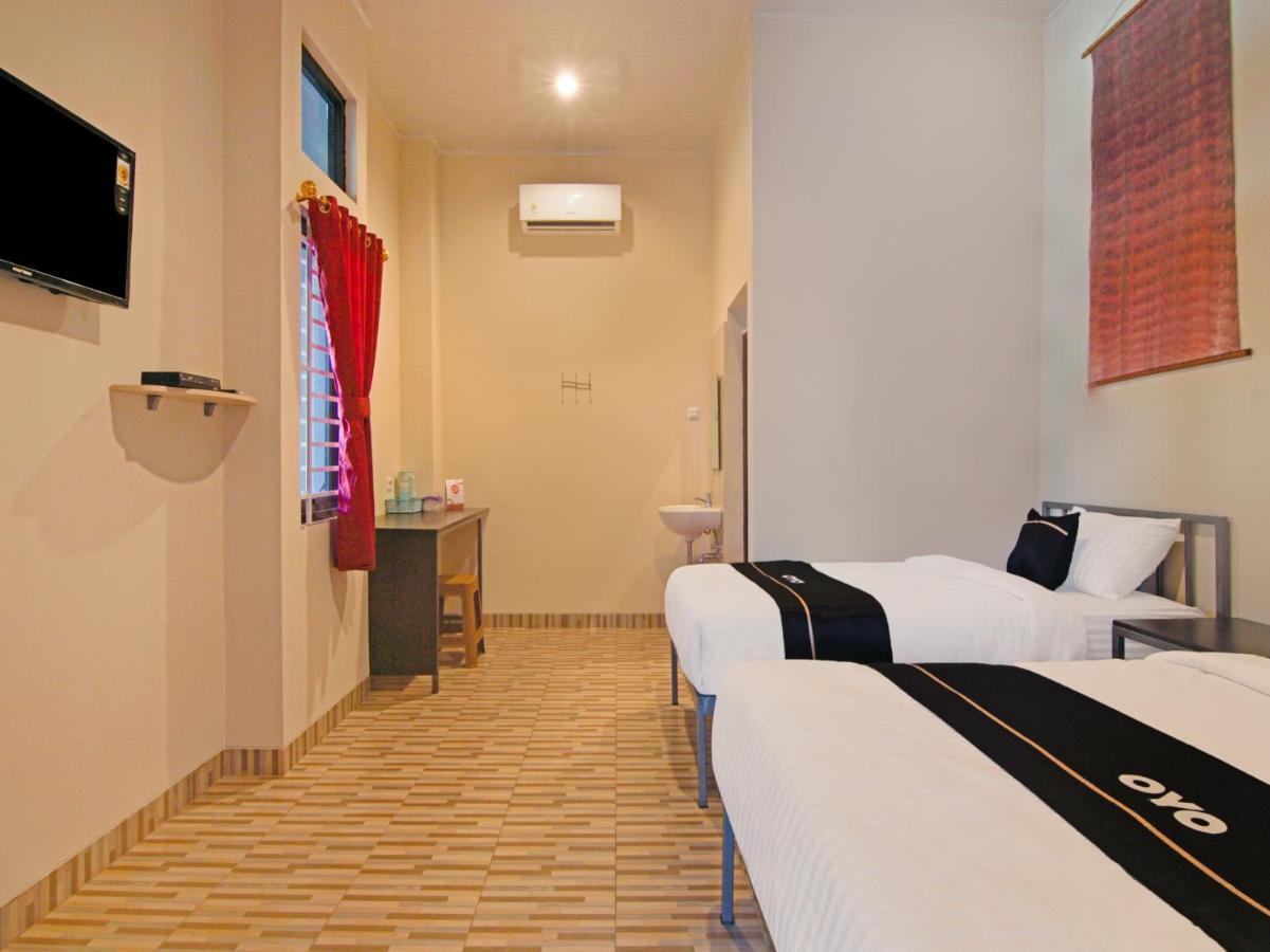 Oyo 3606 Cendrawasih Resident Hotel Padang  Buitenkant foto